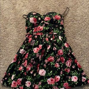 Forever 21 Strapless Black Floral Dress
